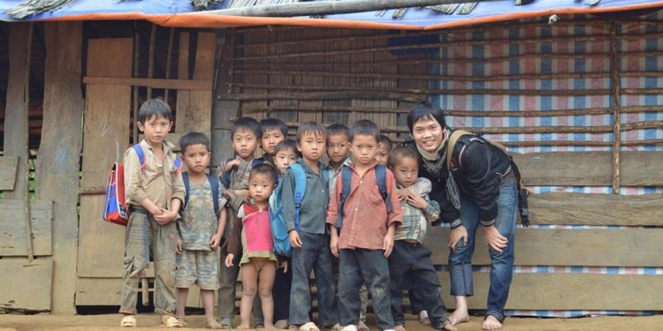 Tư duy về tặng quần áo lên bản cao – KHÔNG CẦN THIẾT VÀ PHÍ PHẠM TIỀN BẠC