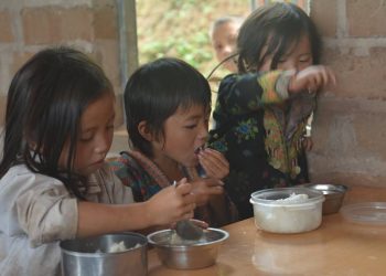 CÁC CON CHỈ VIỆC ĂN, HỌC CHO NGOAN